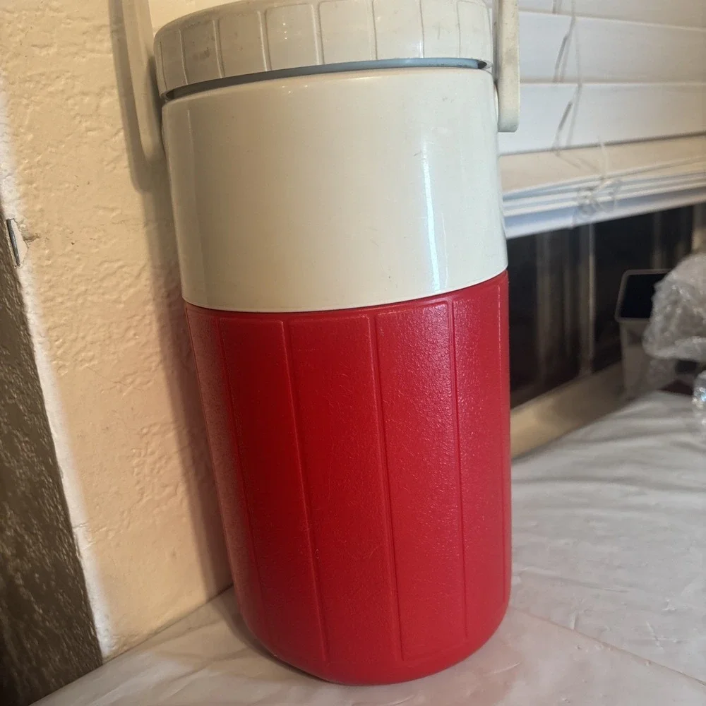 Coleman Polylite Water Jug Red and White Half Gallon Cooler Vintage - Picture 3 of 6